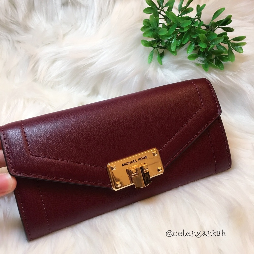 💕NEW Michael Kors Kinsley Carryall Leather Wallet